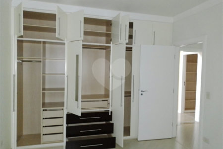 Casa à venda com 4 quartos, sendo 2 suítes,  em Vila Santista, Atibaia, SP