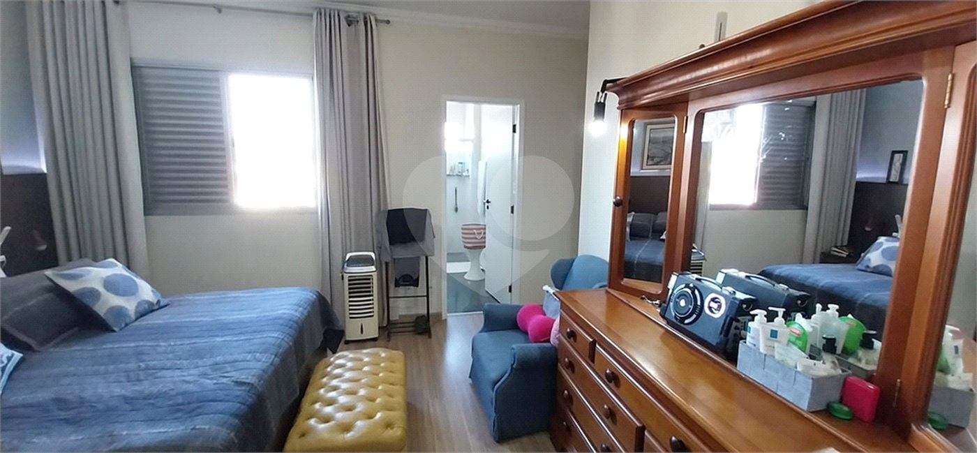 Cobertura à venda com 4 quartos, sendo 2 suítes,  em Vila Embaré, Valinhos, SP