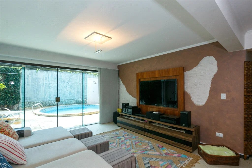 Casa Térrea à venda com 3 quartos, sendo 2 suítes,  em Brooklin Paulista, São Paulo, SP