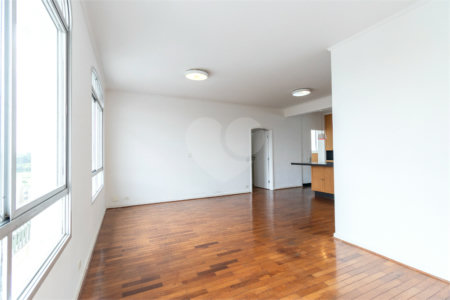 Apartamento à venda com 3 quartos, sendo 1 suíte, em Vila Sofia, São Paulo, SP