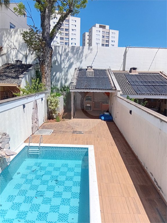 Casa à venda com 3 suítes no condomínio Residencial Jd. Floresta, São Paulo - SP