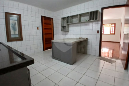 Casa à venda com 5 quartos, sendo 3 suítes, em Vila Santista, Atibaia, SP