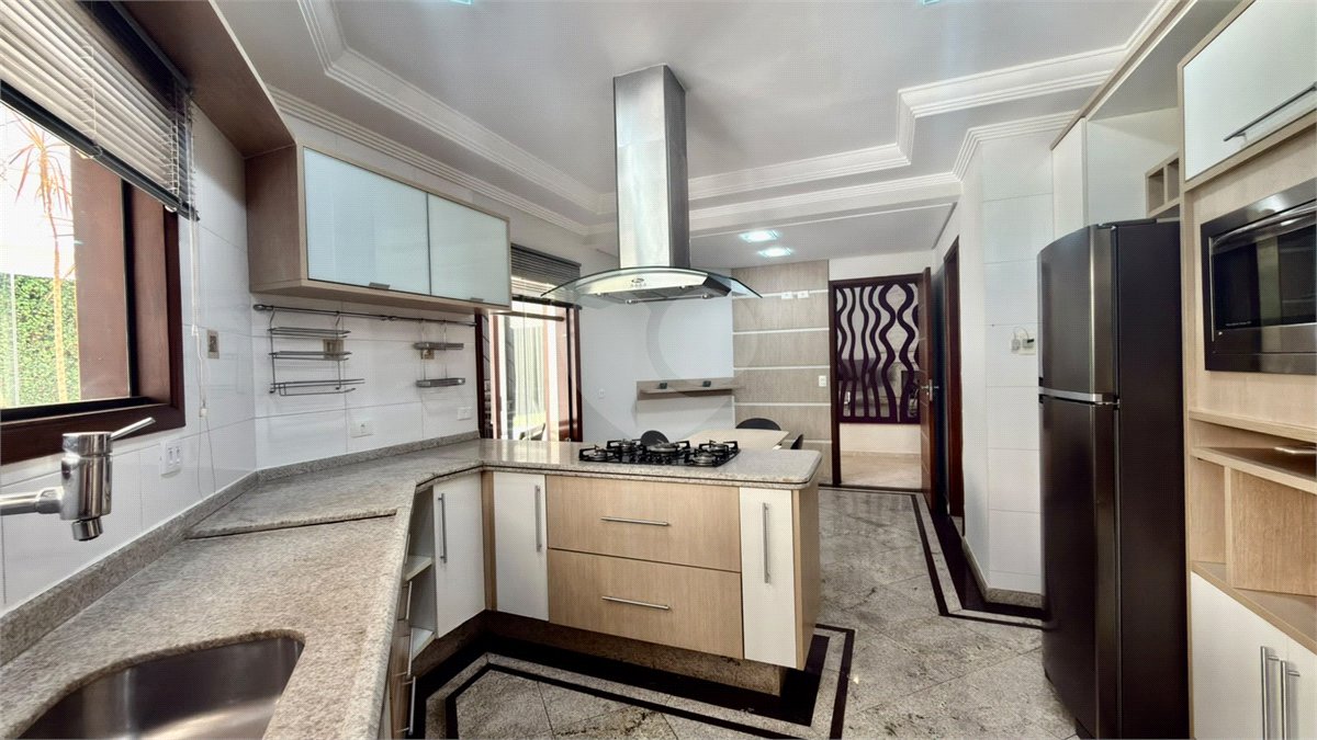 Casa à venda com 4 suítes no condomínio Parque Village Castelo, Itu - SP