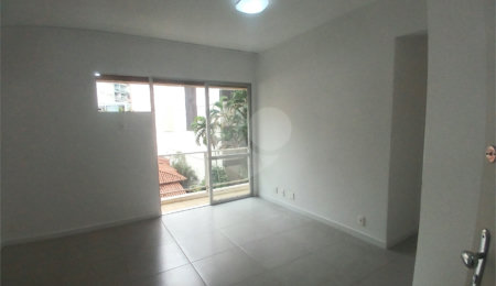 Apartamento à venda com 2 quartos, sendo 1 suíte,  em Lagoa, Rio de Janeiro, RJ