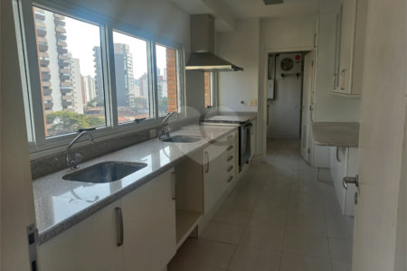 Apartamento à venda com 4 quartos, sendo 2 suítes, em Vila Uberabinha, São Paulo, SP