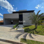 Casa térrea à venda com 3 quartos, sendo 1 suíte, no condomínio Portal Lamis, Atibaia - SP