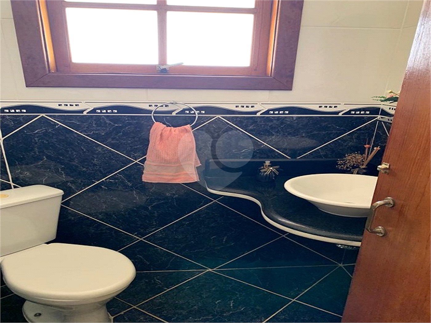 Sobrado à venda com 4 quartos, sendo 3 suítes,  no Centro, Jarinu, SP