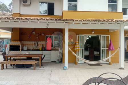 Casa à venda com 4 quartos, sendo 2 suítes, no condomínio Canamari, São Paulo - SP
