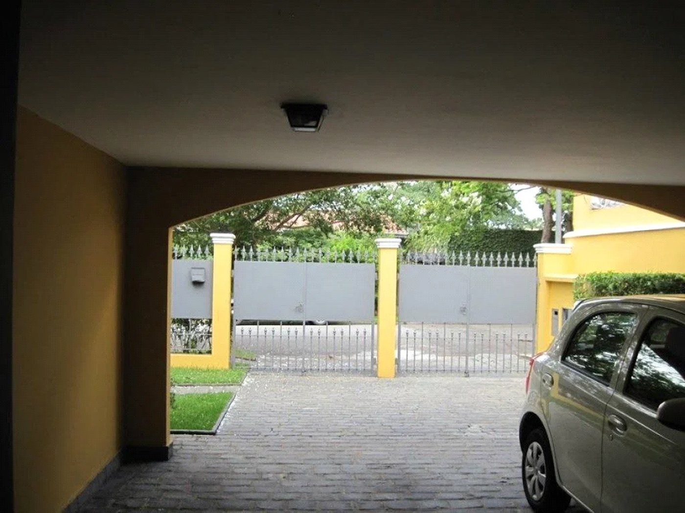 Casa à venda com 4 quartos, sendo 2 suítes, em Jardim Leonor, São Paulo, SP