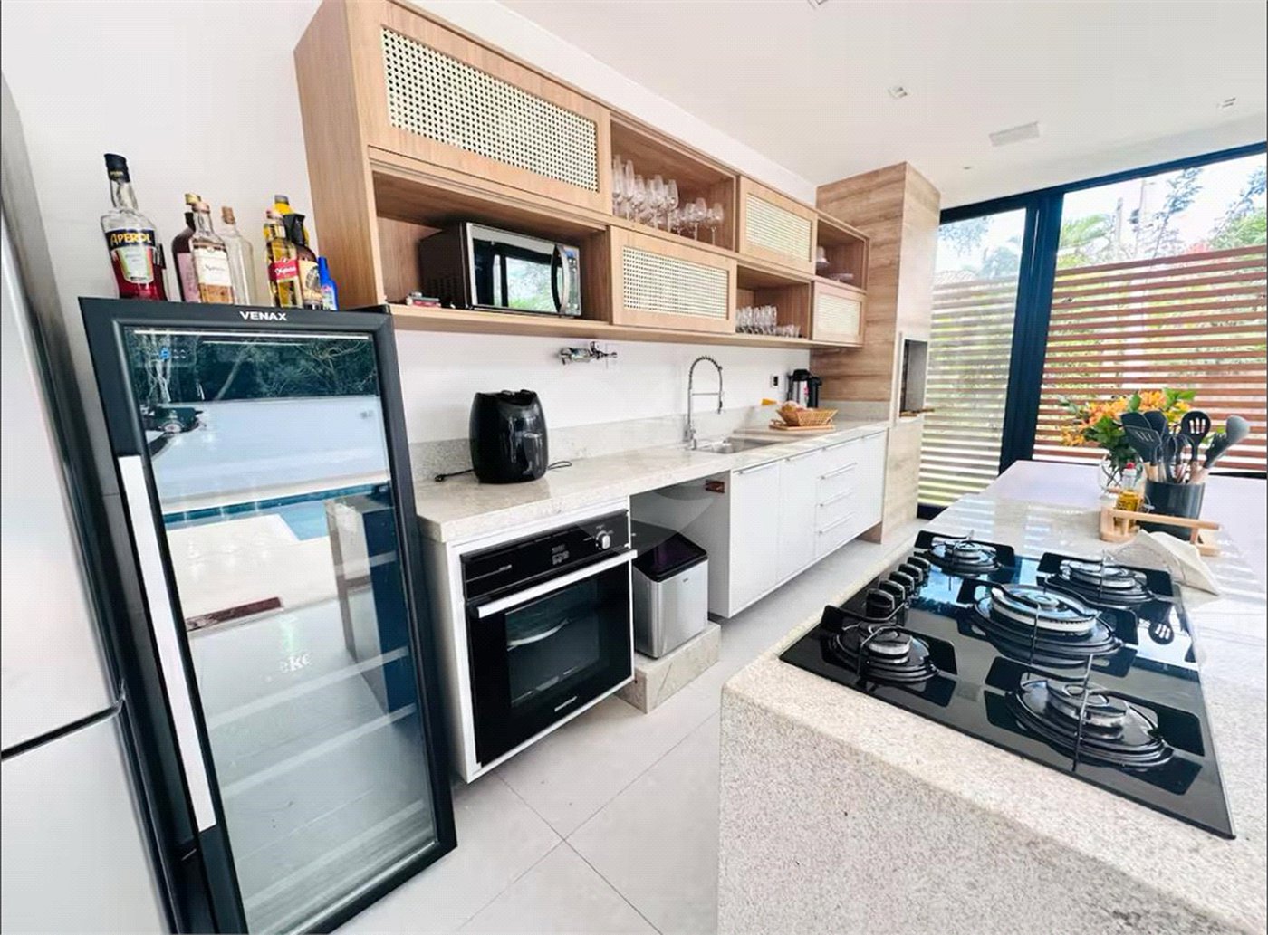 Casa à venda com 6 quartos, sendo 4 suítes,  em Caravelas, Armação dos Búzios, RJ