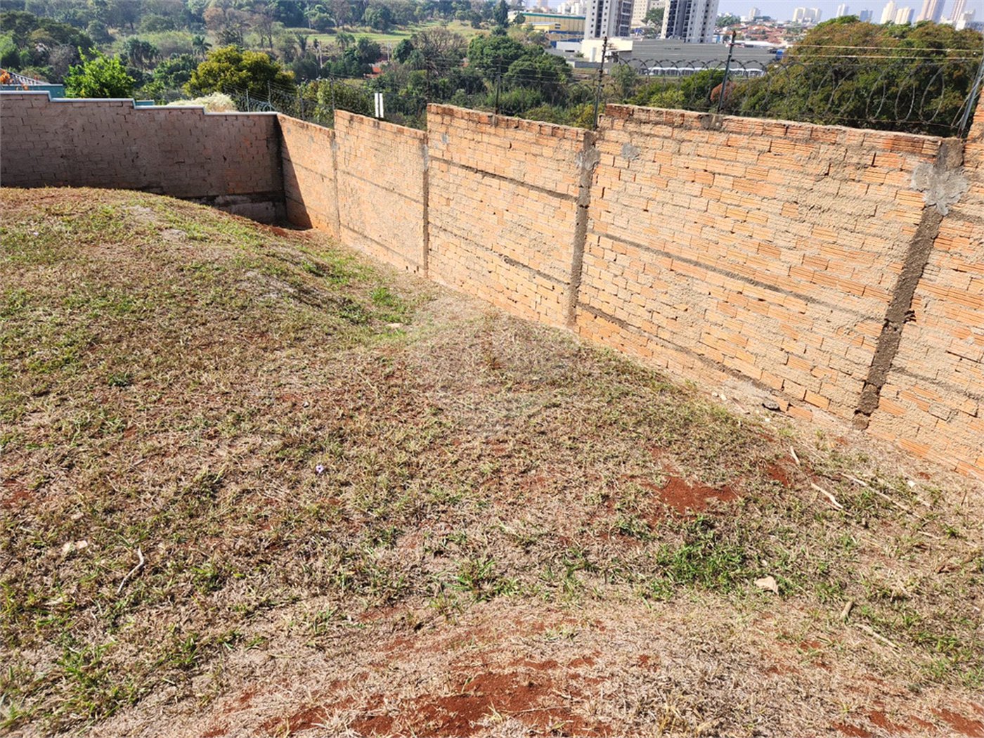 Terreno à venda em Altos do Jaraguá, Araraquara, SP