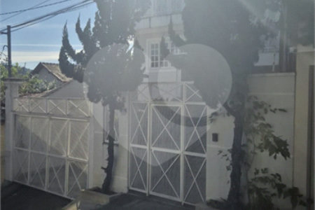 Sobrado à venda com 4 quartos, sendo 2 suítes, em Jardim Virginia Bianca, São Paulo, SP