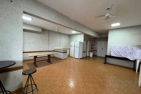 Apartamento com 2 dormitórios e suíte + dependência de serviço completa na Ponta da Praia – Localização privilegiada próximo à Praça Dino Bueno