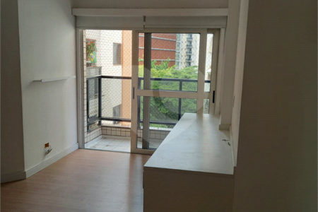 Apartamento à venda com 3 quartos, sendo 1 suíte,  em Vila Olímpia, São Paulo, SP