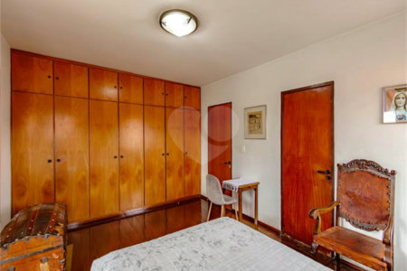Casa para locação no Jardim da Saúde – São Paulo Imóvel amplo e elegante, com 360 m² de área construída em terreno de 400 m²
