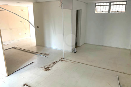 Aluga-se loja de rua, 230 m2, no Portal do Morumbi