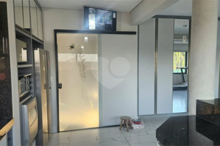 Indaiatuba- condominio Vale das Laranjeiras - Itaici - Terreno 3040,00 ms- construida 220ms - 3 dormitórios, sendo 2 suítes e uma suíte master com closet, além de uma sala ampla com 3 ambientes, Cozinha planejada,, campo de futebol/vôlei, Area de lazer com piscina, espaço gourmet com churrasque