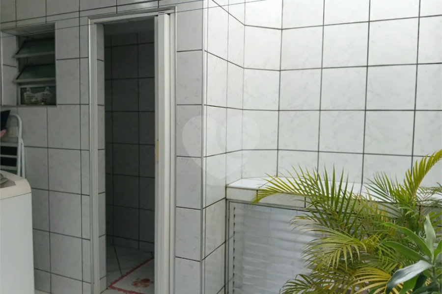 Sobrado em condomínio fechado com 3 dormitórios e 100m2