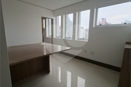 SALA COMERCIAL DE 90 M² COM 12 BAIAS, SALA DE REUNIÃO, AR-CONDICIONADO CENTRAL E 2 VAGAS!