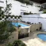 Este amplo apartamento de 290 m², completamente reformado, reúne sofisticação,