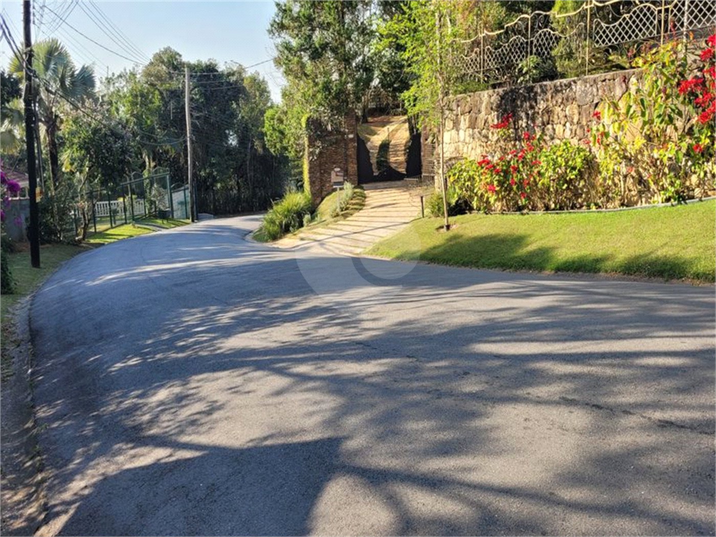 Casa à venda com 4 quartos, sendo 2 suítes, no condomínio Alpes da Cantareira, Mairiporã - SP