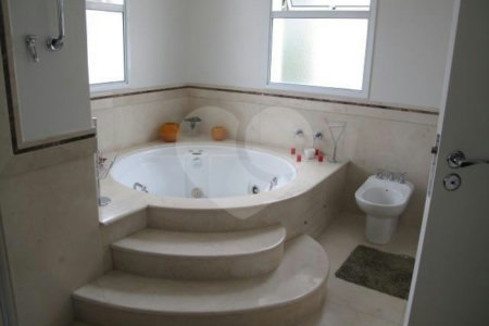 Casa à venda ou para alugar com 4 suítes no condomínio Villa Imperial, São Paulo - SP