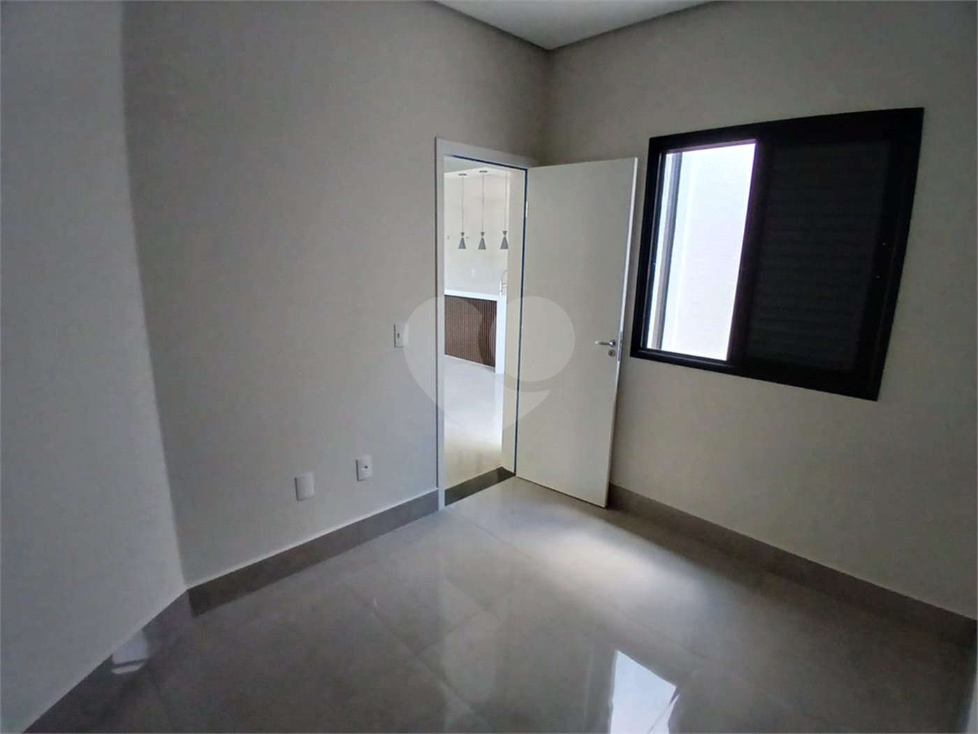 Casa à venda com 3 quartos, sendo 1 suíte, no condomínio Jardim, Sorocaba - SP