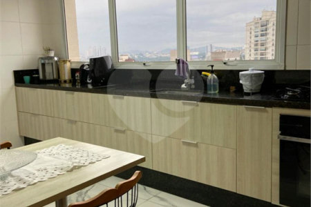 Apartamento à venda com 3 suítes em Vila Bastos, Santo André, SP
