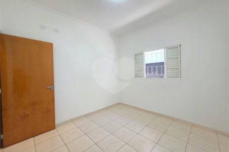 Casa à venda com 3 quartos, sendo 1 suíte, no condomínio Residencial Jardim das Palmeiras, Vinhedo - SP
