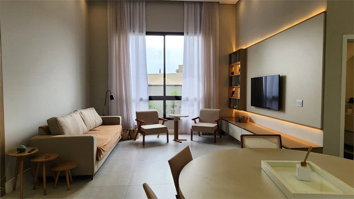 Casa à venda com 3 suítes no condomínio Via Castelli, Louveira - SP