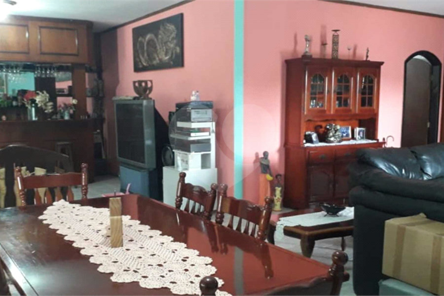 Casa à venda com 4 quartos, sendo 2 suítes, no condomínio Gleba II, Mairiporã - SP
