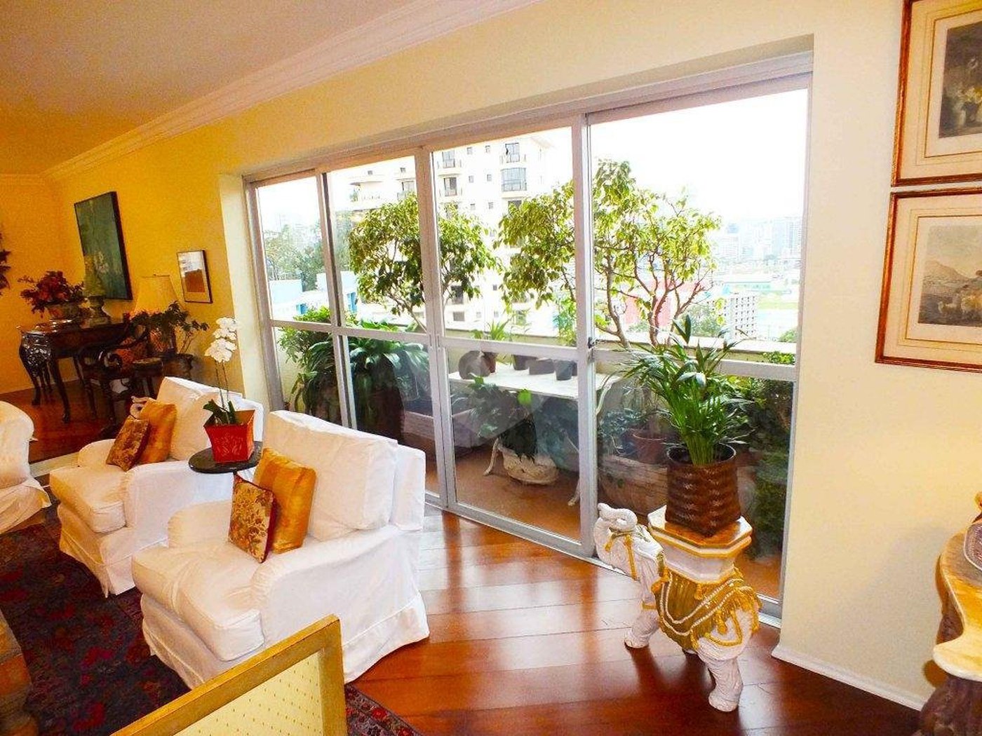 Apartamento à venda com 3 suítes em Real Parque, São Paulo, SP