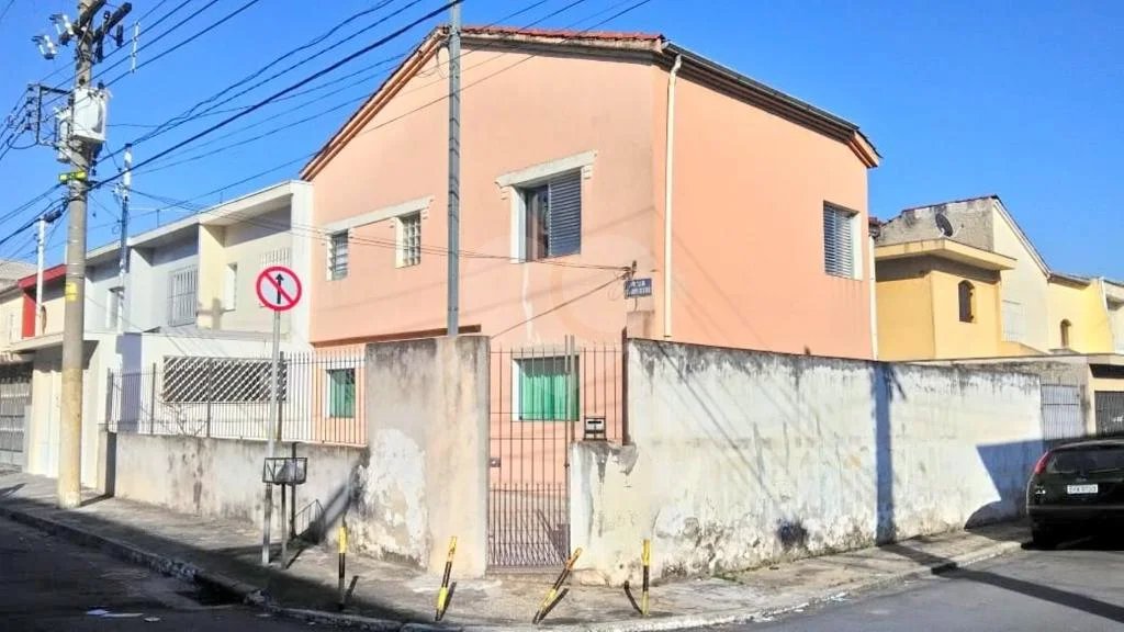 Sobrado espaçoso de esquina no bairro da Mooca!
