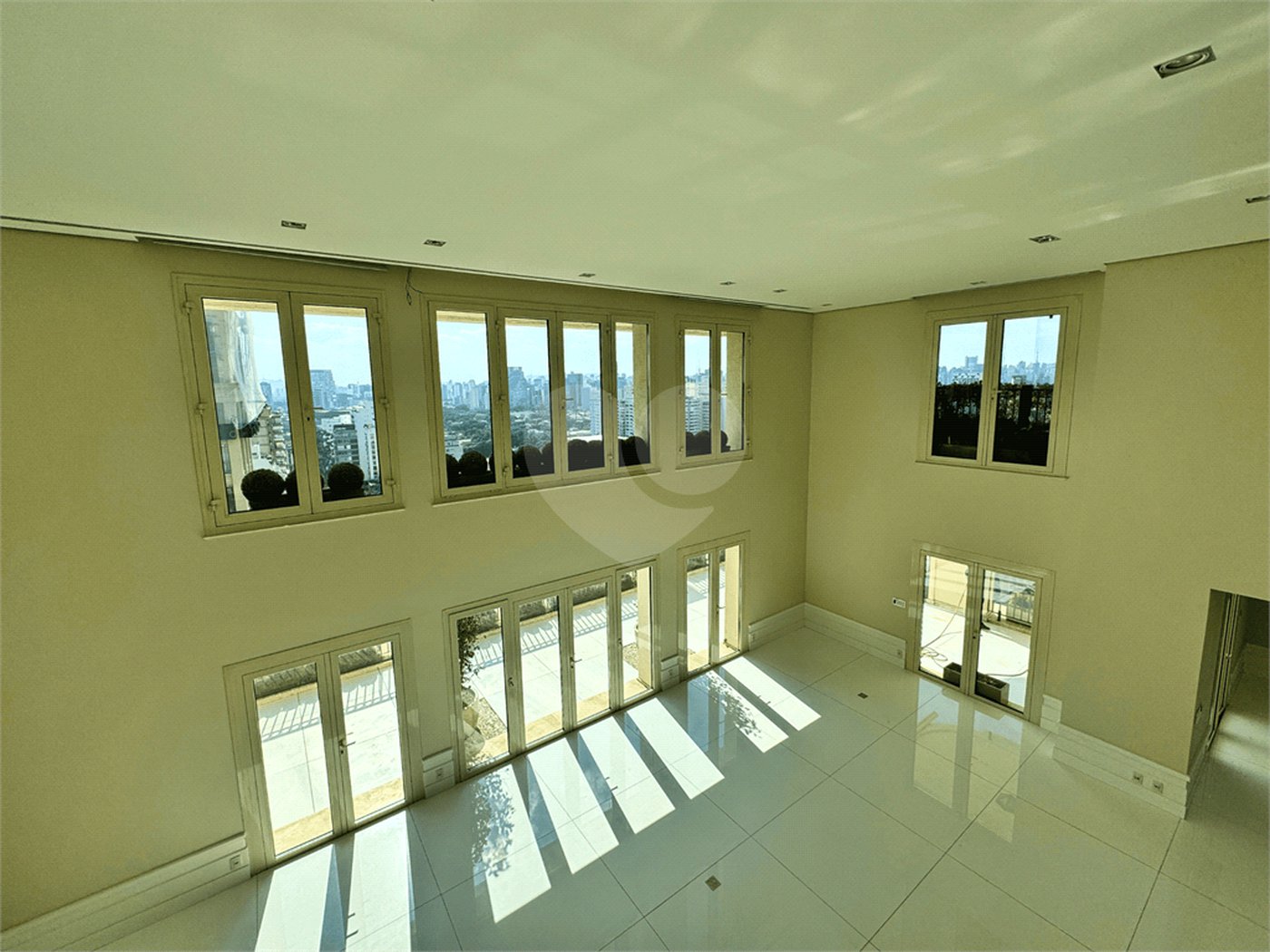 Duplex à venda ou para alugar com 5 suítes em Jardim Europa, São Paulo, SP