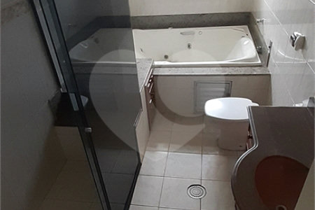 Casa à venda com 5 quartos, sendo 1 suíte, no Centro, Bom Jesus dos Perdões, SP