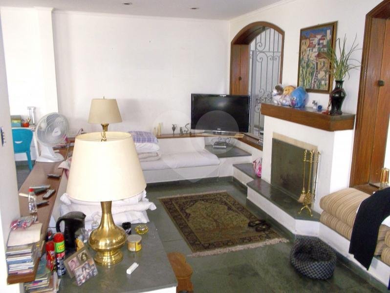 Sobrado à venda com 4 quartos, sendo 2 suítes, em Jardim Leonor, São Paulo, SP