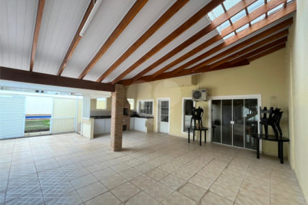 Casa à venda com 3 quartos, sendo 1 suíte, no condomínio Lago da Serra, Araçoiaba da Serra - SP