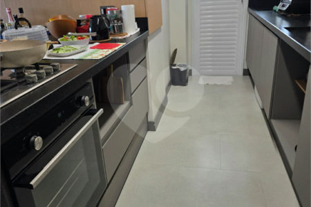 Apartamento à venda com 2 quartos, sendo 1 suíte,  em Loteamento Mogilar, Mogi das Cruzes, SP