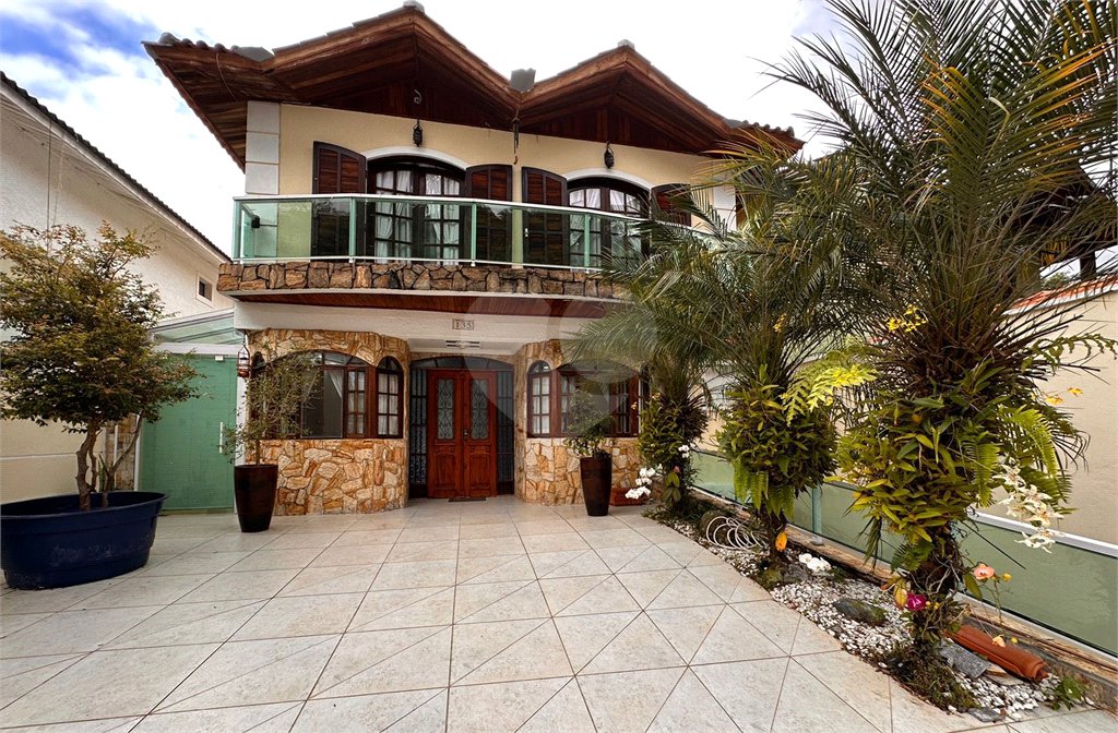 Casa à venda com 5 quartos, sendo 3 suítes, no condomínio Jd Itatinga, São Paulo - SP
