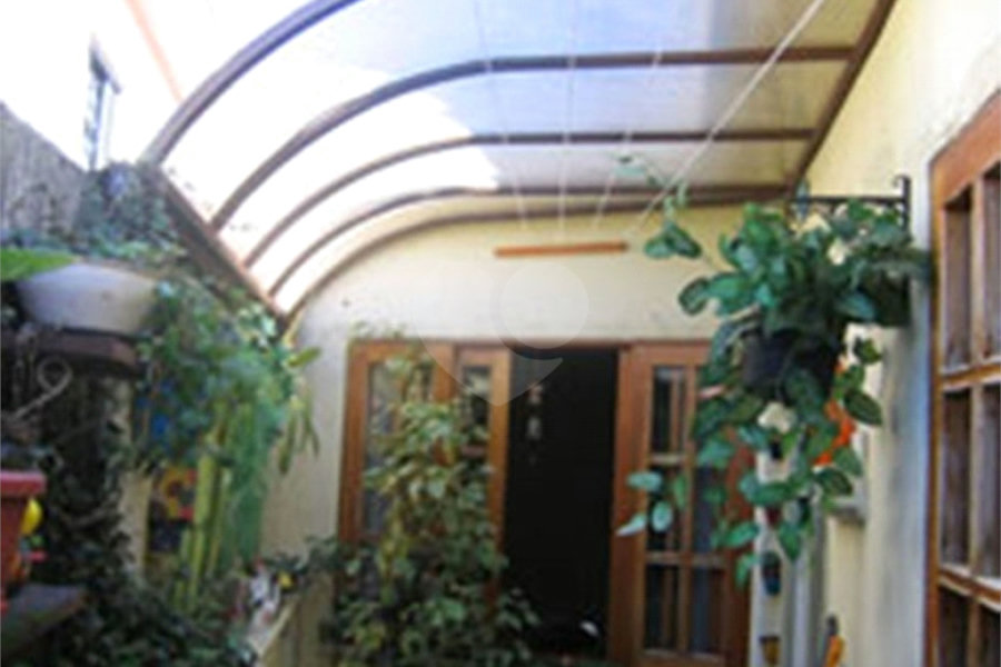 Casa à venda com 4 quartos, sendo 1 suíte, no condomínio Conselheiro Moreira de Barros, São Paulo - SP