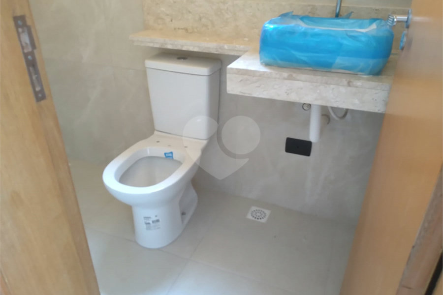 Sobrado à venda com 3 suítes em Vila Nivi, São Paulo, SP