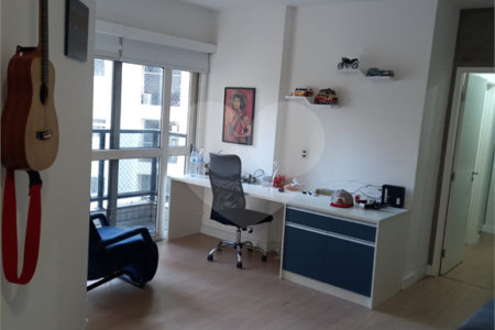 Apartamento à venda com 3 quartos, sendo 1 suíte,  em Vila Olímpia, São Paulo, SP