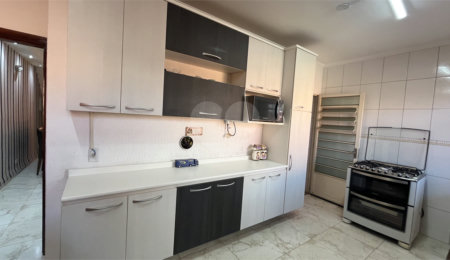 Sobrado à venda com 3 quartos, sendo 1 suíte,  em Nova Cerejeira, Atibaia, SP