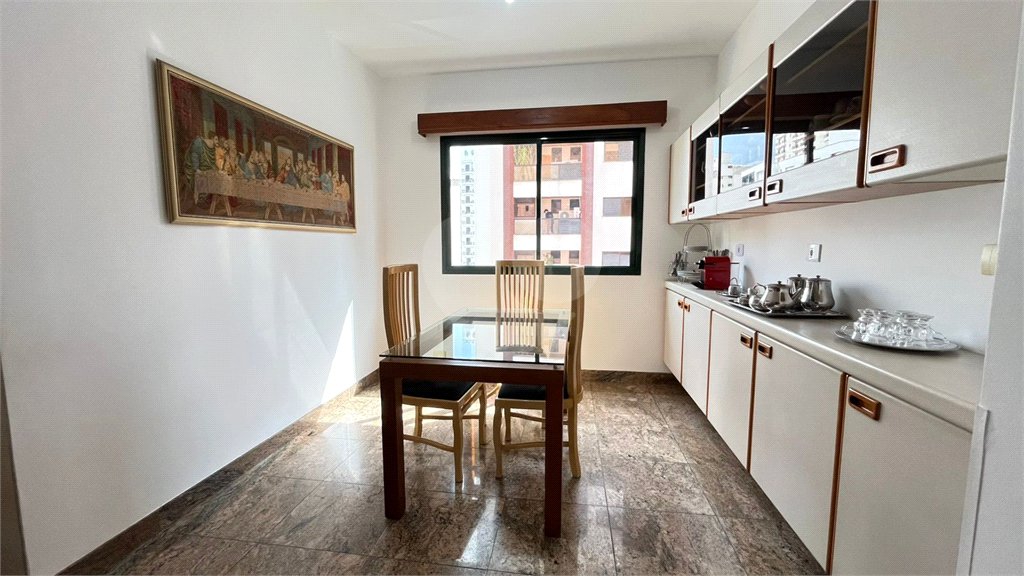 Apartamento à venda com 3 suítes em Moema, São Paulo, SP