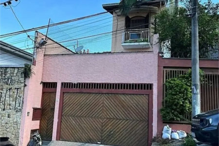 Sobrado à venda com 3 quartos, sendo 1 suíte, em Parque Ipê, São Paulo, SP