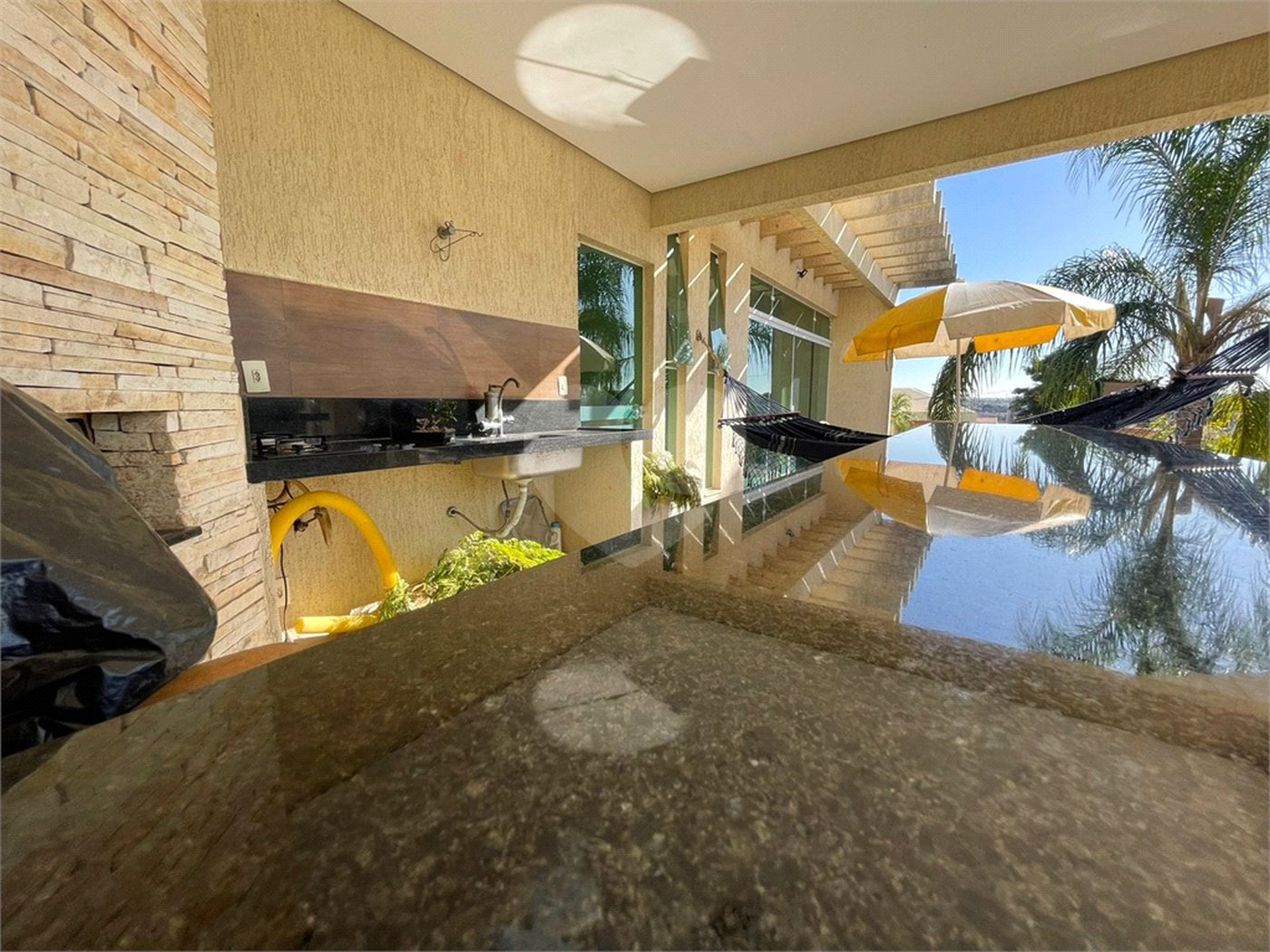Casa à venda com 4 suítes no condomínio Haras Paineiras, Salto - SP