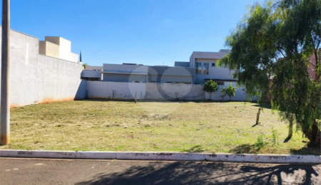 Terreno à venda em Residencial Lago dos Ipês, Itapetininga, SP
