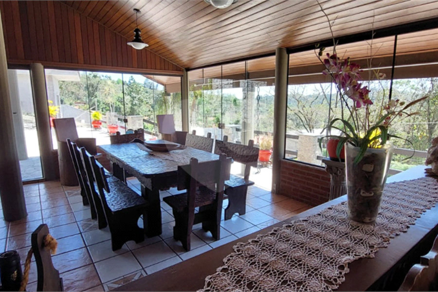 Casa à venda com 3 quartos, sendo 2 suítes, no condomínio Alpes de Caieiras, Caieiras - SP