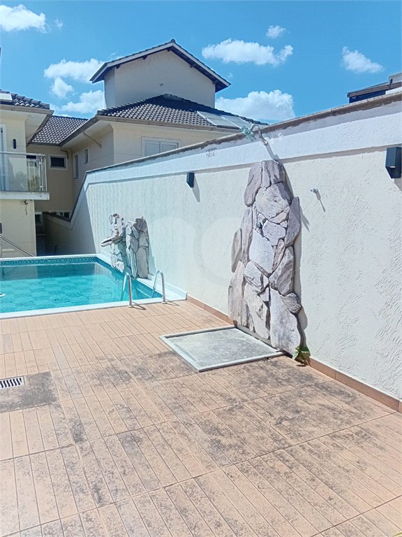 Casa à venda com 3 suítes no condomínio Residencial Jd. Floresta, São Paulo - SP