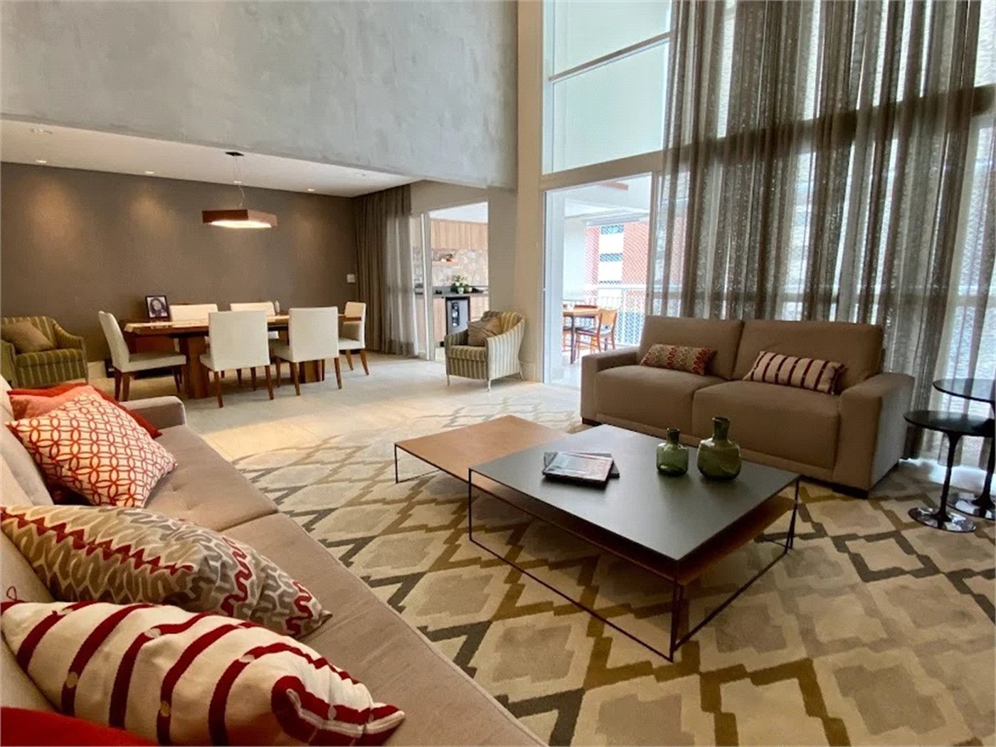 Apartamento à venda com 3 suítes em Vila Suzana, São Paulo, SP